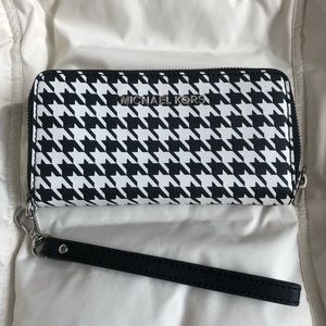 Michael Kors Houndstooth Print Wallet